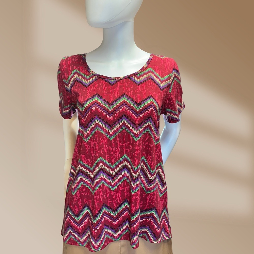LulaRoe Ladies Classic Tee Swing Knit Zig Zag High Low Top Sz Med NWOT
